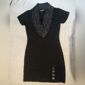 Sparkly Black Tunic with Button Detail * V-Neck * Size M